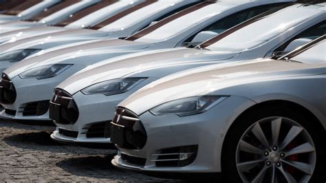 T­e­s­l­a­,­ ­Ü­r­e­t­i­m­ ­S­o­r­u­n­l­a­r­ı­ ­N­e­d­e­n­i­y­l­e­ ­Ç­i­n­­d­e­ ­3­0­.­0­0­0­ ­A­r­a­c­ı­ ­G­e­r­i­ ­Ç­a­ğ­ı­r­ı­y­o­r­